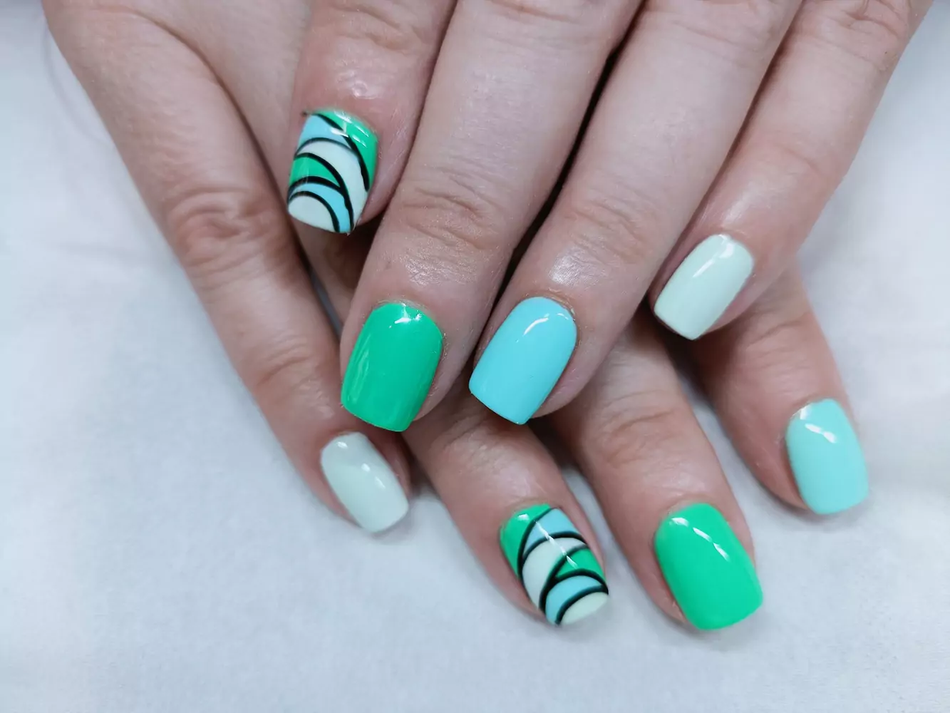 Vintungles 1Salón de uñas en Ribarroja